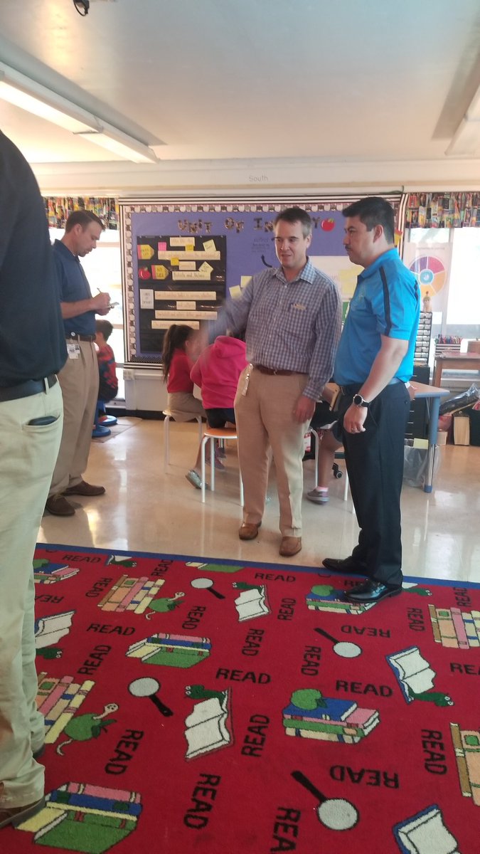 rhonore36's tweet photo. Peer Feedback taking place in 2nd Grade @DurhamES! Our NW Leaders are in the work! #WaltripFP #CultureofWriting @Drjlarredondo https://t.co/9ZVksGh7Bs