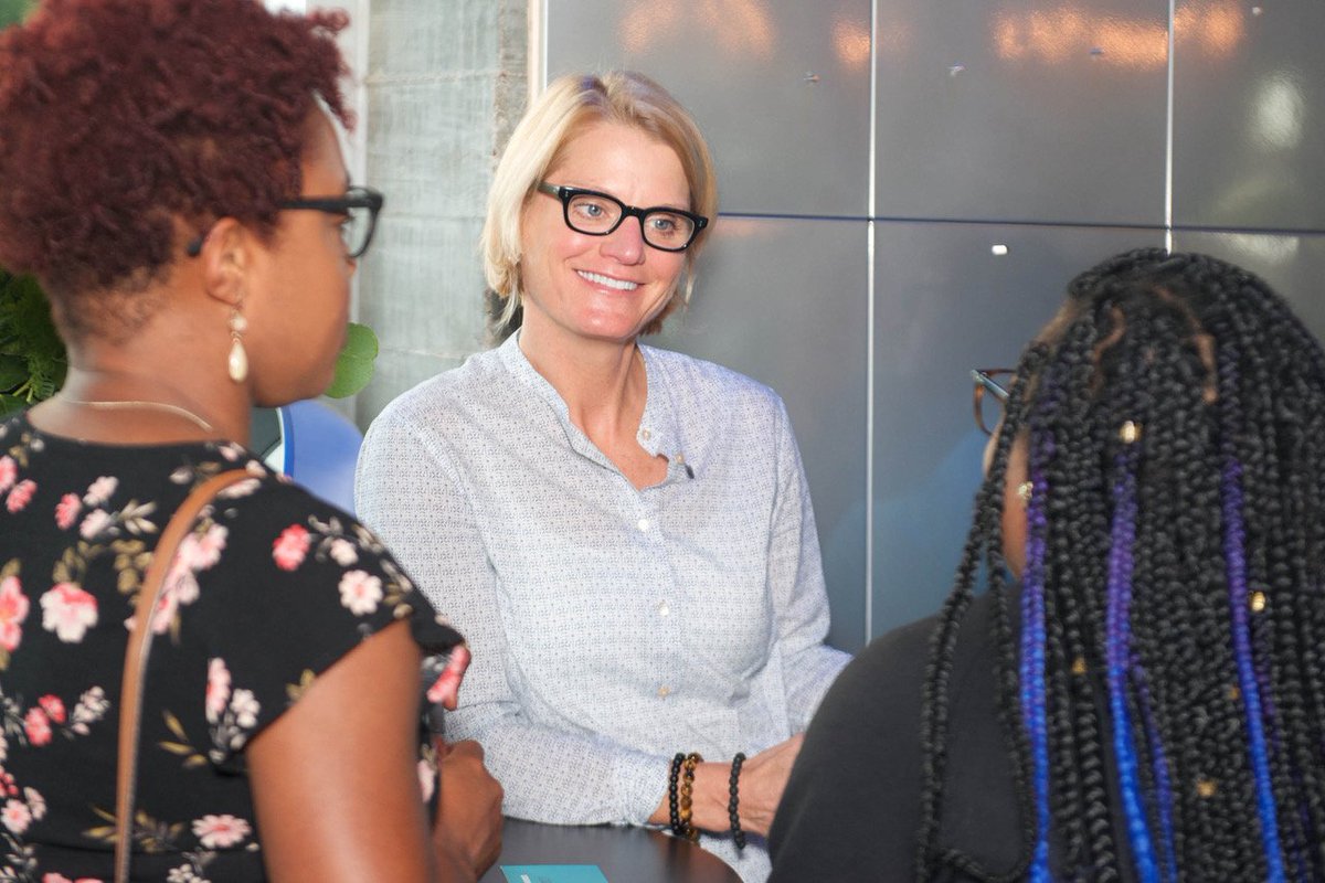 tim_cook's tweet photo. Women’s voices are changing the world. We are inspired by the remarkable women our team met this week at Grace Hopper and we are proud to support GHC and its mission. #GHC18 https://t.co/W4r0QPTwTD