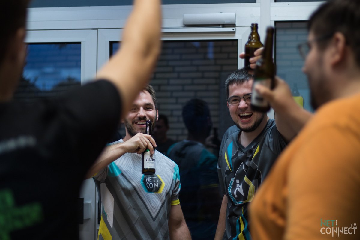 DANKESCHÖN!

Vielen lieben Dank an all unsere Gäste, die letztes Wochenende dabei waren und die PG10 zu einer unglaublichen LAN gemacht haben. 
Ohne euch wär's halt einfach nicht das selbe!