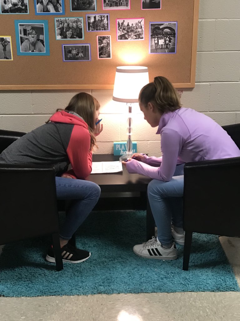 ShaundaJ7's tweet image. 7th graders finding common proper compound and abstract nouns #grammarfun #riponproud