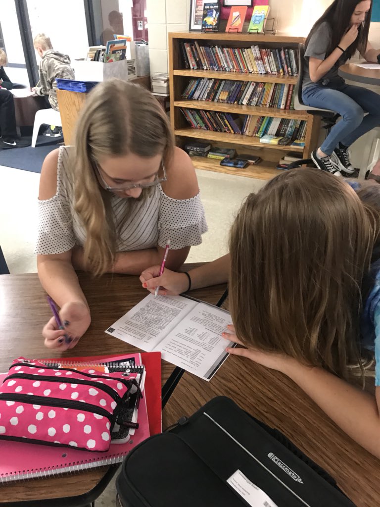 ShaundaJ7's tweet image. 7th graders finding common proper compound and abstract nouns #grammarfun #riponproud