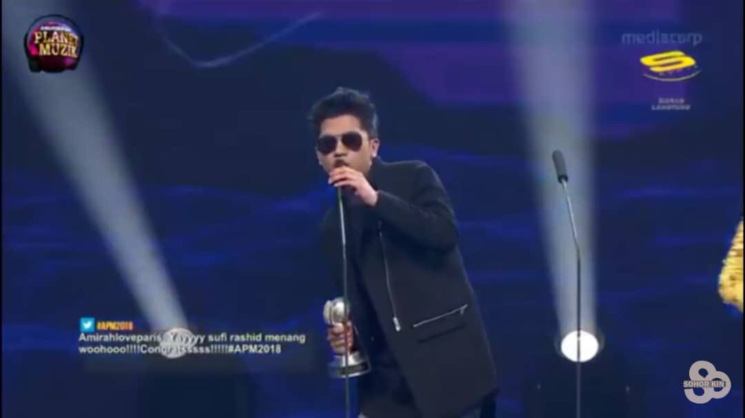 YTJT_Group's tweet photo. Allhamdulillah ! Qiemilio u guyss mmg The best ! thnks sbb kite same same jatuh bangun 💪now kite tunggu untk apbh hope kejayaan memihak kpd kite lgi sekli 😭.

Congrts haqiem u mmg layak untk dpt .We all qiemilio proud of you haqiem .
Thks team @LEGACY_QF 
@HaqiemRusli https://t.co/ondxgd1aBS