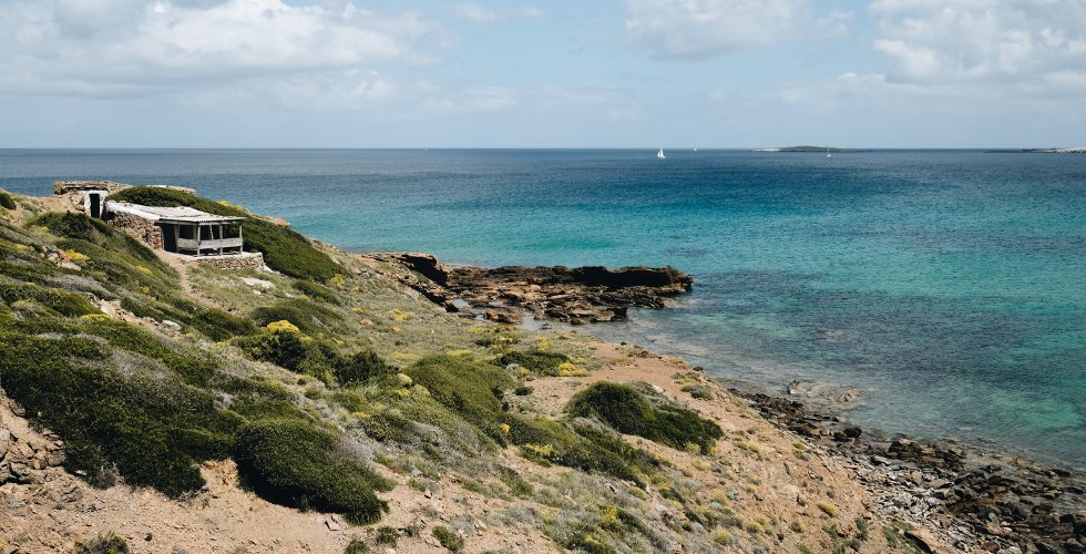 ChaminaVoyages's tweet photo. L’automne, c’est aussi l’occasion de prolonger un peu… l’été ! Découvrez notre sélection des îles d’Europe du sud ou il fait bon randonner au mois d’octobre. #chamina #pasbesoindallerloin #Travel -->> https://t.co/B2h3nqadfP https://t.co/AbXA2QK43p