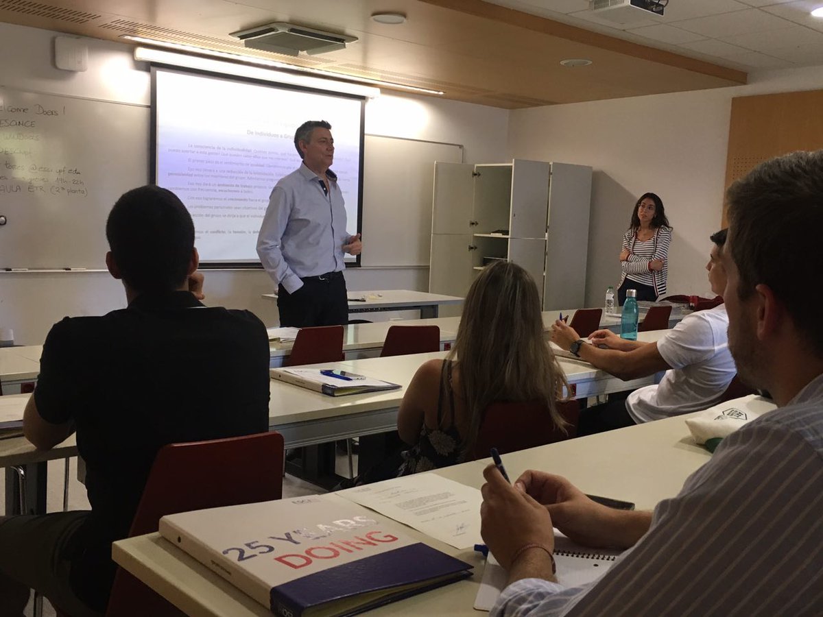 ESCIupf's tweet photo. Avui comencen les classes del Màster en Comerç Exterior #ESCIMCE de la mà de @cjimenez1963 i @AlumniESCIupf amb una activitat molt especial... #EscapeRoom #25YearsDoing https://t.co/ntnX6IKoGV