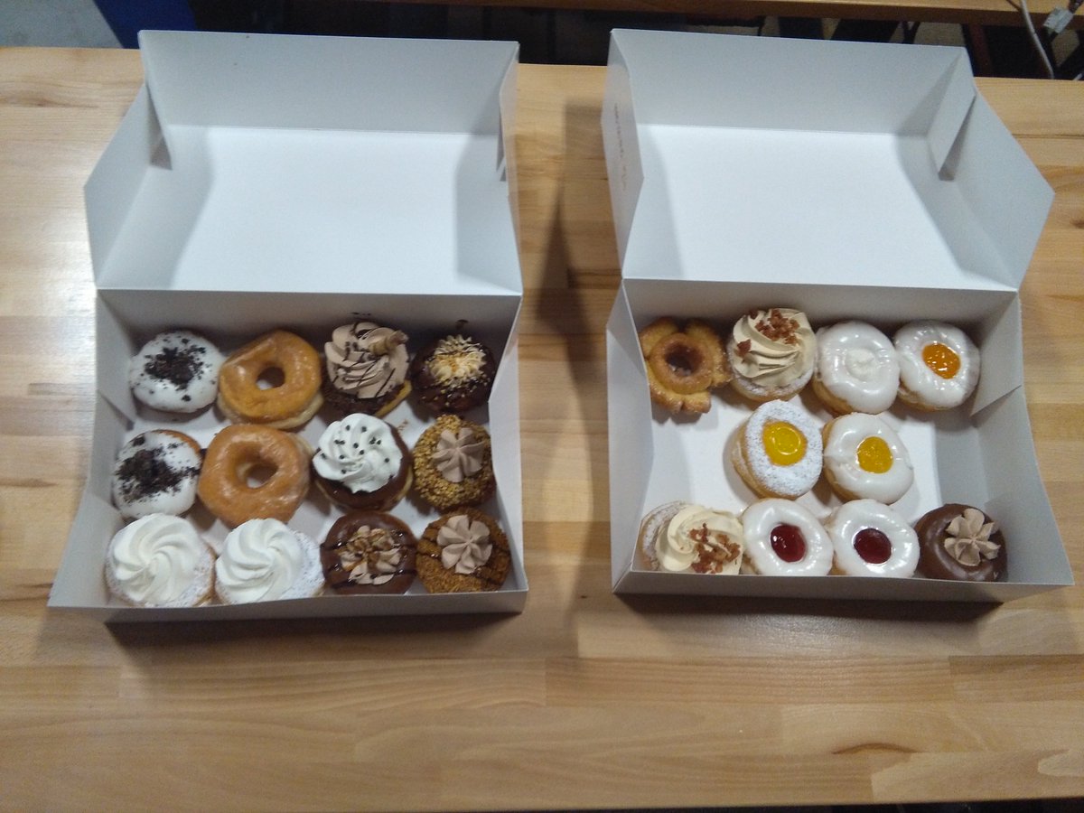 ethode's tweet photo. #funfact We like donuts. We like to share our donuts with others. Just another reason to work with the #friendlygeeks at {ethode} 😊😉#donuts #donutsanddevelopment #donutsanddesign #dontcheatondonuts #donutsoverdiets https://t.co/Nk8Dl3es1l