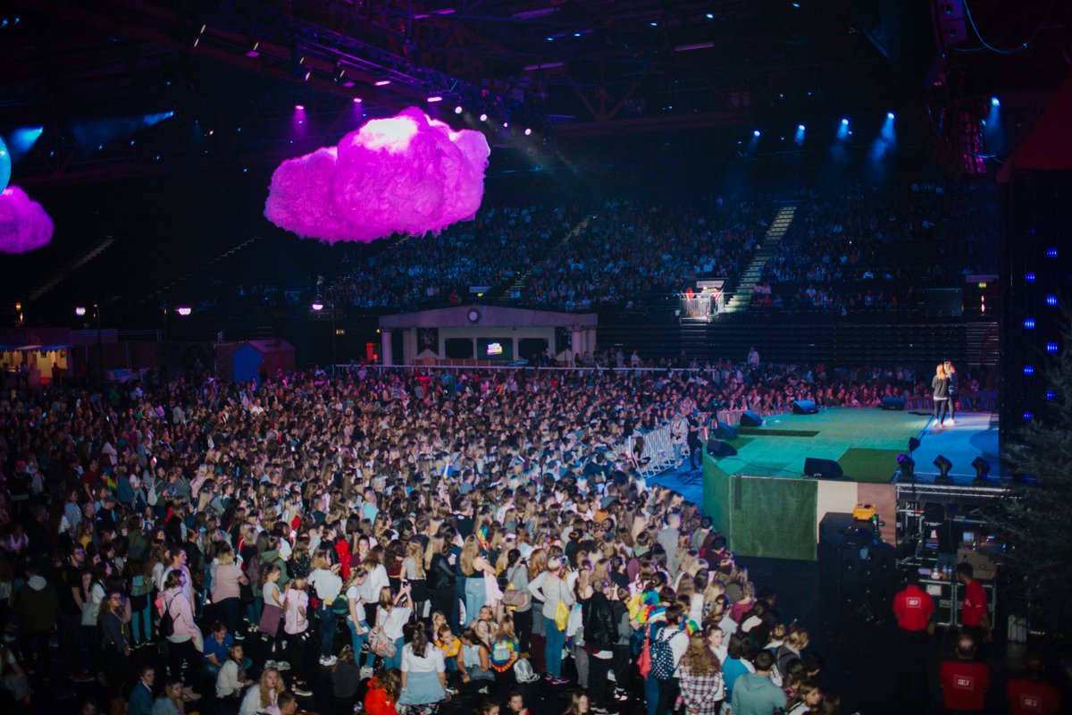 Hello_WorldLive's tweet photo. #FlashBackFriday

HelloWorld Live!
Genting Arena.
Birmingham.
28th Oct 2017

❤️👋🌍 https://t.co/OjuCKRryOt