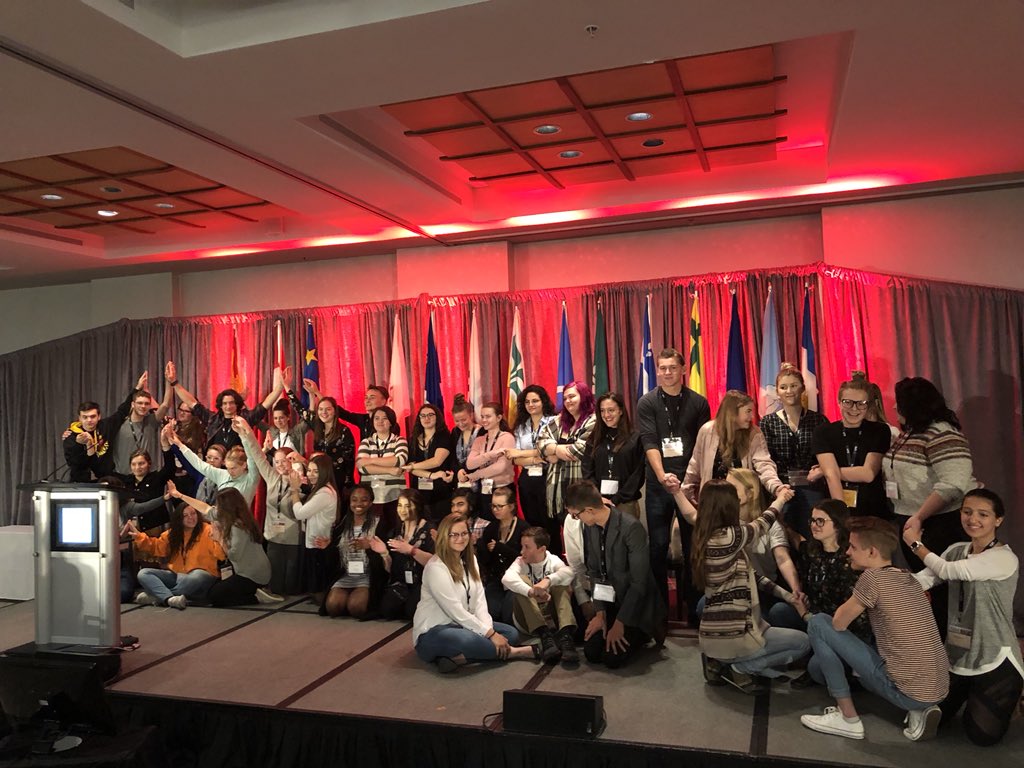 Les membres de la délégation jeunesse qui anime lors du congrès de l’<a href="/_ACELF/">_ACELF</a> à Halifax, incluant notre conseillère élève Aidan Auger! <a href="/cscmonavenir/">Csc MonAvenir</a> #constructionidentitaire #ONfr #coeursbrulants #futursleaders #AESD <a href="/GarnierLynx/">St-Charles-Garnier</a>