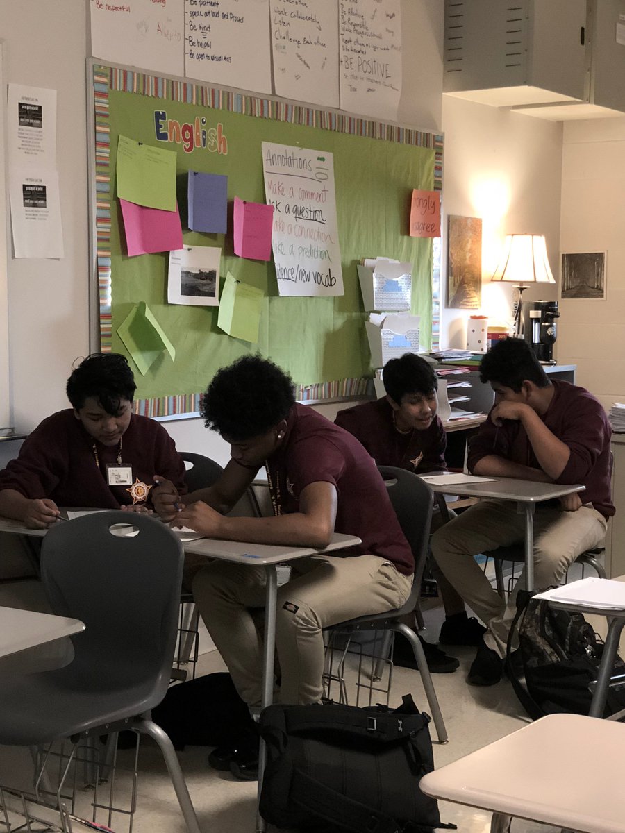 MsKnytych's tweet photo. Freshmen is their name, collaborative editing is their game. #fridayvibes #editing #Comp101 @SolorioHS @SolorioEnglish https://t.co/a8IDJwIZXX