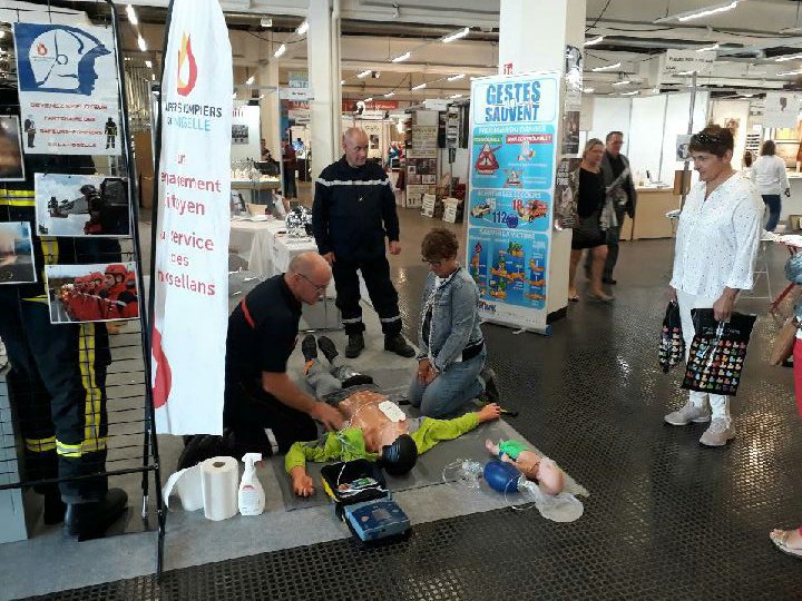 SDIS57's tweet photo. Retrouvez les sapeurs-pompiers de la Moselle à la Foire Internationale de Metz sur leur stand de promotion du #volontariat et d'information aux #gestesquisauvent
#FIM
#FIM2018 https://t.co/avS2BVnJ43
