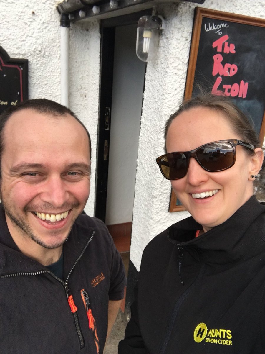 Huntscider's tweet photo. This pair went to Sweden together with @DevonYFC in 2001! Now theyβre doing business together with Huntβs Cider and @TheRedLionInnT1 #lovelocal #supportlocal #tisproper #foodiefriday #fridayfeeling #friyay #yfc #devonyfc https://t.co/bi8aP6oaZO