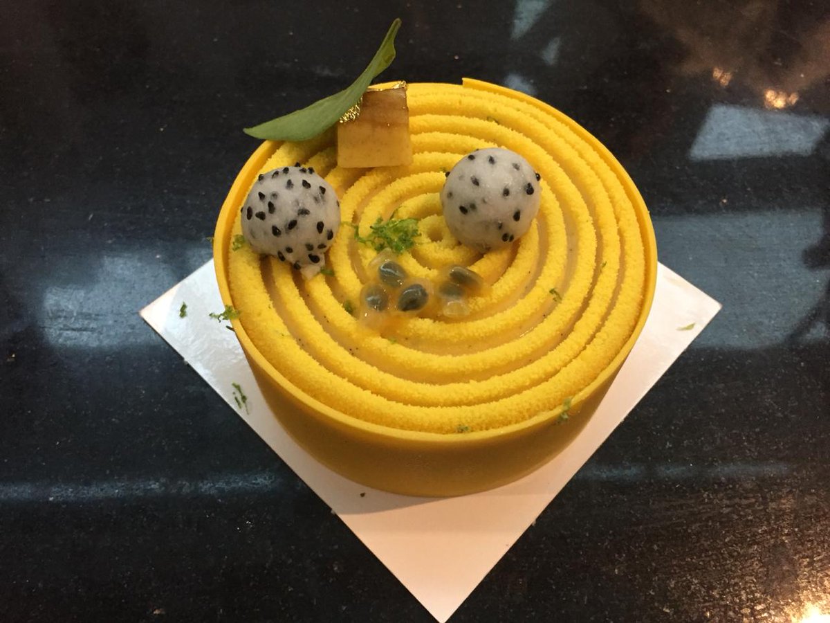 A wonderful pastry based on pistachio and Ponthier mango &amp; apricot puree during the Vietnam's demonstration!
#ponthier #fruits #purees #pastry #demonstration