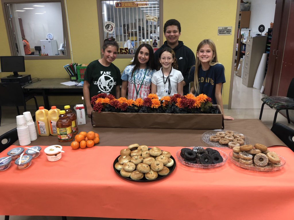 SGAbocamiddle's tweet photo. Awesome getting to know you event today from our Membership Motivation Committee!! Breakfast, games, and icebreakers! @BocaRatonMiddle @BRCMS_Principal #growingleaders #teambuilding #SGA #poweredbystudents https://t.co/x0Fsco3d9B