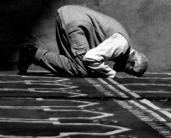 يرحل الحزن بسجدة ، ويأتي الفرح بدعوة