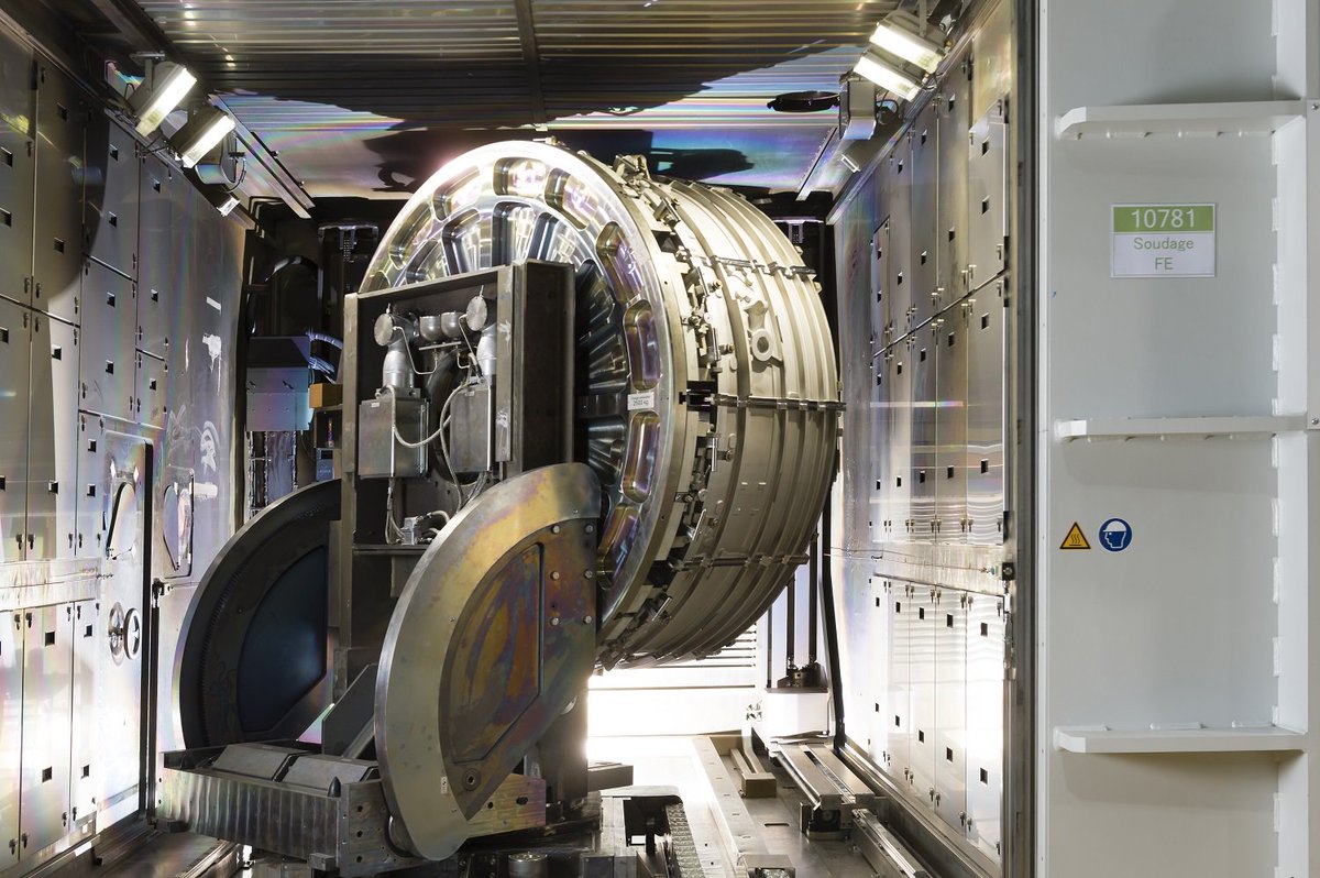 SafranEngines's tweet photo. #FAMAT, a 50/50 joint venture between Safran Aircraft Engines and @GEAviation located in #SaintNazaire, has invested 42 million euros in the implementation of new production lines dedicated to commercial engines' parts for the #CFMLEAP and #GE9X ✈️ https://t.co/LGzAb99OlW https://t.co/EbsNeqaH6w