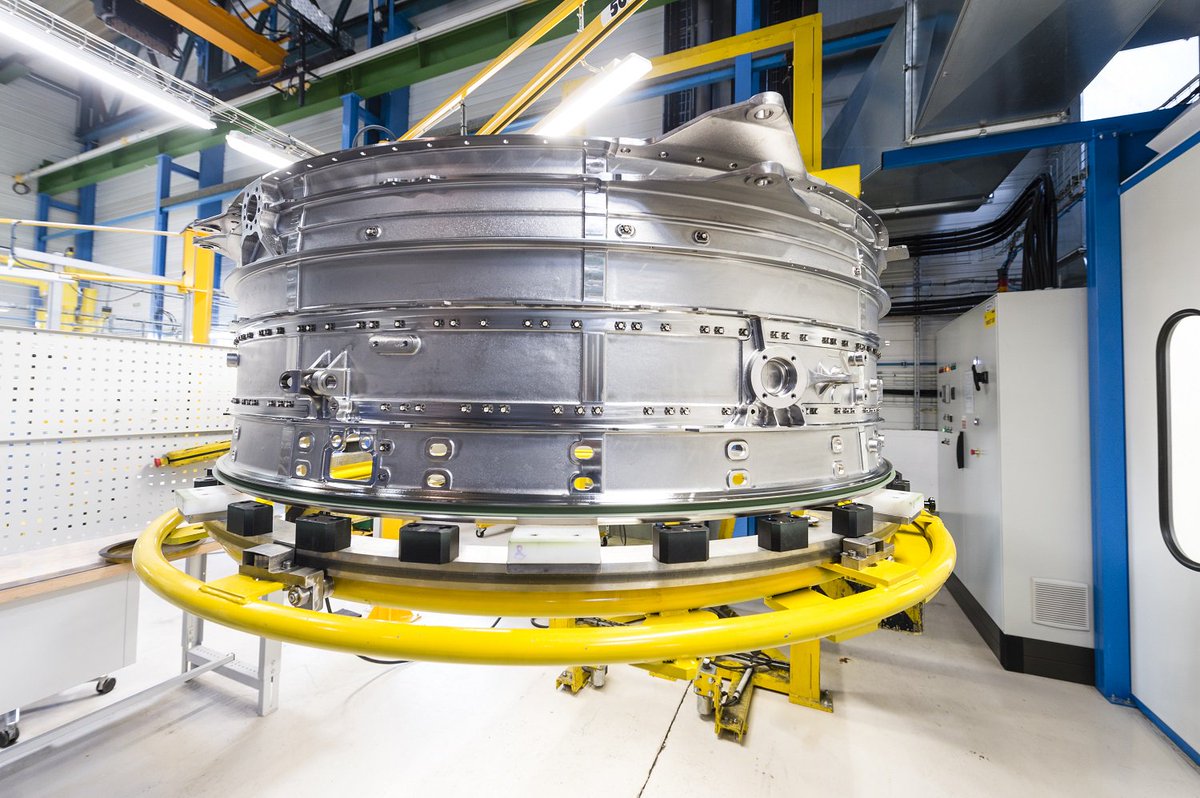 SafranEngines's tweet photo. #FAMAT, a 50/50 joint venture between Safran Aircraft Engines and @GEAviation located in #SaintNazaire, has invested 42 million euros in the implementation of new production lines dedicated to commercial engines' parts for the #CFMLEAP and #GE9X ✈️ https://t.co/LGzAb99OlW https://t.co/EbsNeqaH6w