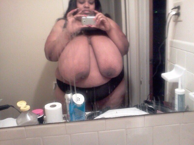 kingchris2cool's tweet photo. Big pretty girl with gorgeous heavy chocolate hangers 👀🤤 #FlashTittyFriday #FatTittyFriday #bignipples #veinytits #bignaturaltits #largeareolas #MassiveAssFriday #naturalhangers #saggers #HUGENATURALS #pancakeareolas https://t.co/2d1AIISbLa