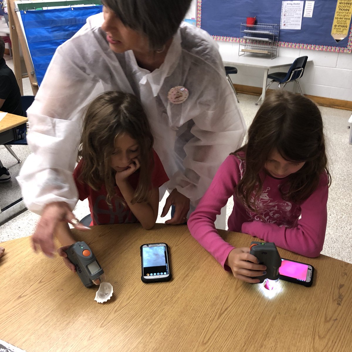 Franoinfirst's tweet photo. Today we all became scientists and explored objects found in nature using new technology! Check out the excitement in our room while using modern microscopes thanks to @smitherette @TracyPHemphill @RosemontForest #WeAreVBSchools https://t.co/o0TiKUIuzm