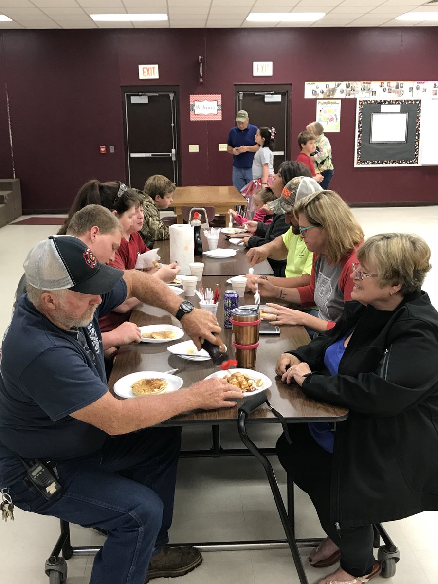 AbbieLight1's tweet photo. Just a few pictures from our first BMS Student Council Pancake Breakfast! Great turnout! #BPRD #UnlockYourPotential https://t.co/qI94ZDrymL