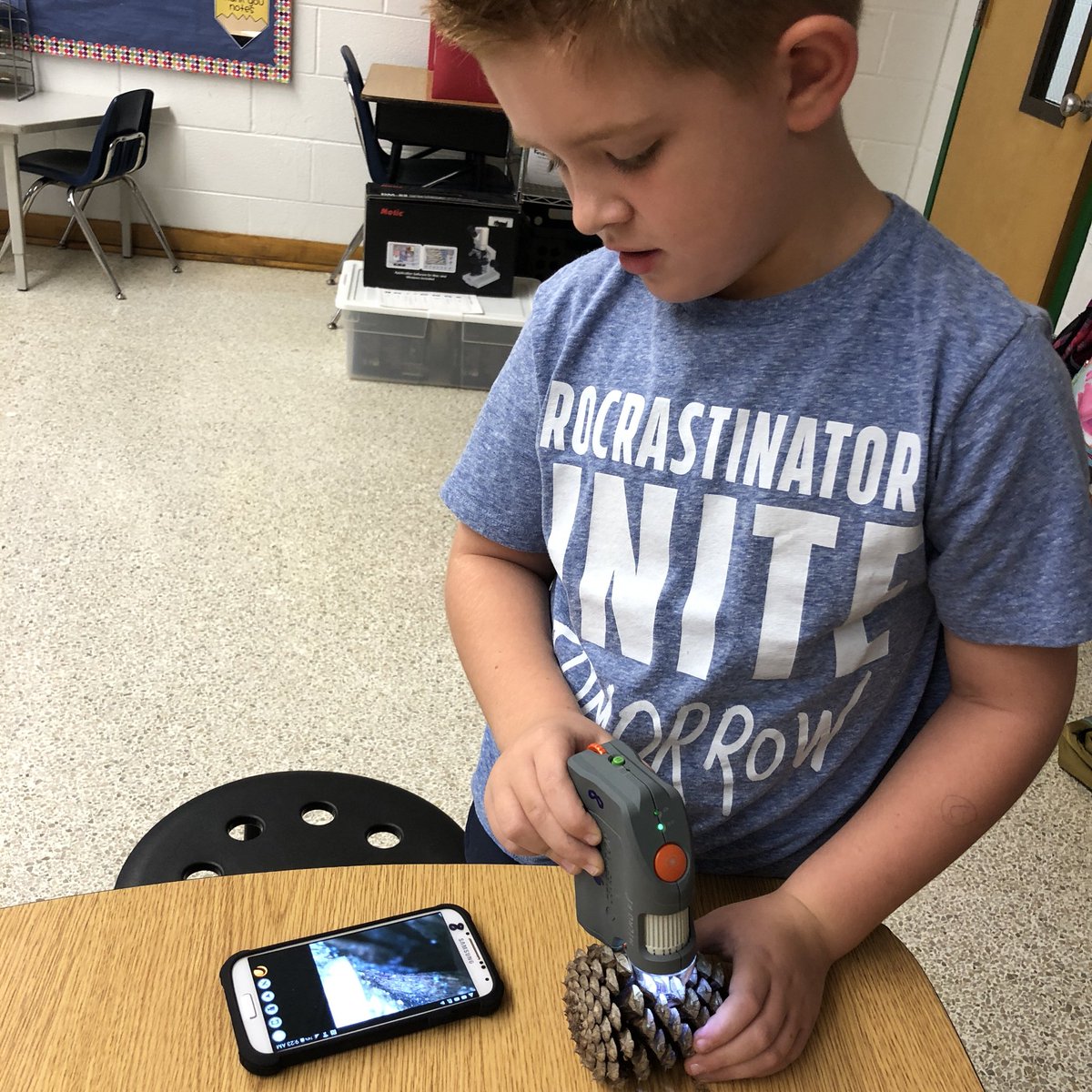 Franoinfirst's tweet photo. Today we all became scientists and explored objects found in nature using new technology! Check out the excitement in our room while using modern microscopes thanks to @smitherette @TracyPHemphill @RosemontForest #WeAreVBSchools https://t.co/T9lsi18GGt