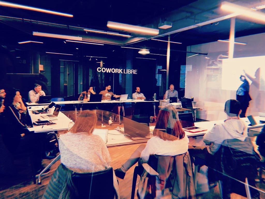 sinergiacampus's tweet photo. Luego de haber revisado la gestión comercial en el 1er módulo, los alumnos de #ADNPyME analizan a fondo los números de su empresa en el 2do módulo de este programa junto a #AcademiaSet 📊✍🏻 https://t.co/6CmuAkeVBV