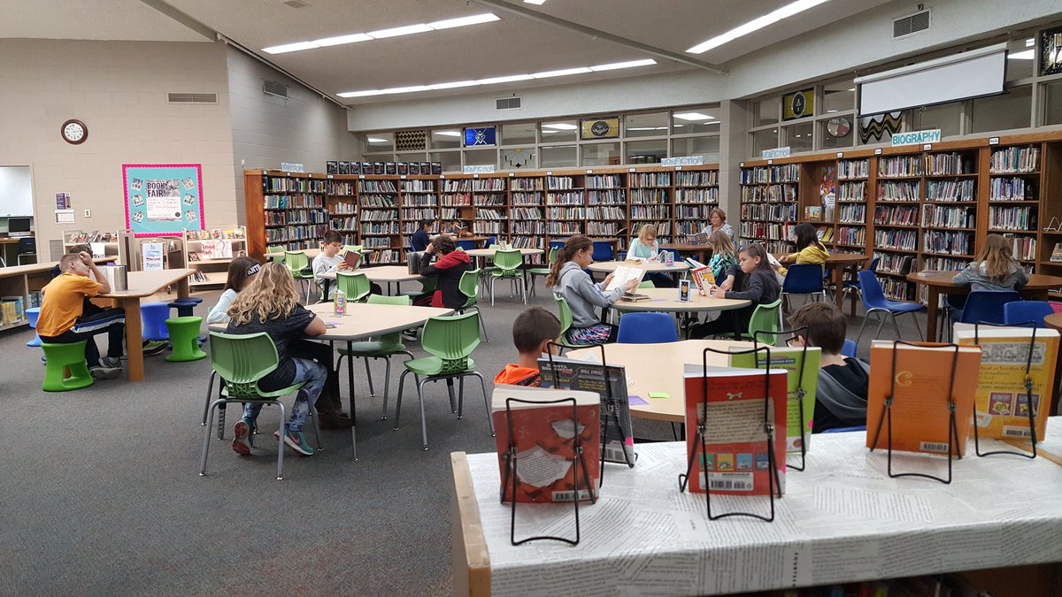 sewinmimi's tweet photo. Please can we stay and read? Yes! #WeAreMaumee https://t.co/w8yjNZJf7c