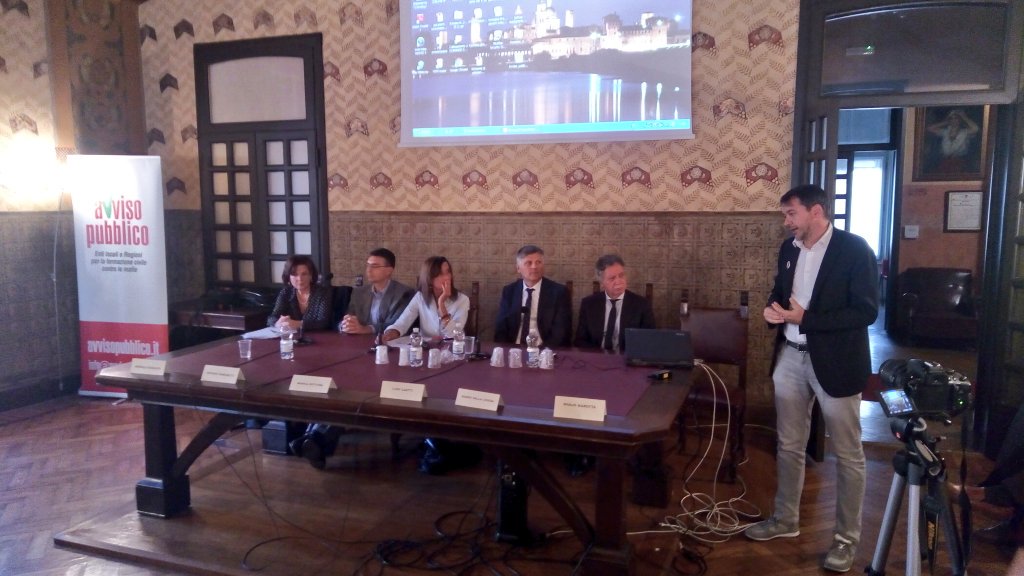 avvisopubblico's tweet photo. #RLM2018 In Camera di Commercio a #Mantova per la #formazione continua dei giornalisti. Si parla di "Mafie nel Mantovano" nell'ambito di "Raccontiamoci le mafie" con il prof. Nando Dalla Chiesa, il senatore @LuigiGaetti, il procuratore Manuela Fasolato, @AParbon e Giulio Marotta https://t.co/2r7zxDH3iB
