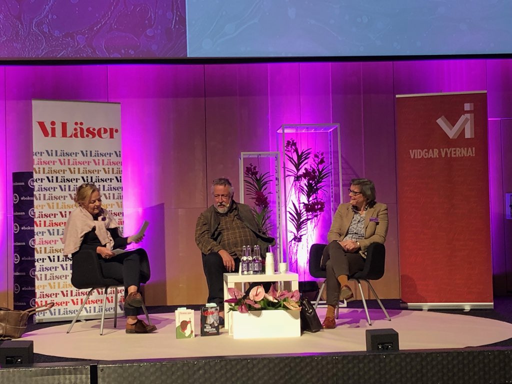 Många fick inte plats på dagens seminarium med Leif GW Persson och Lena Andersson. I morgon arrangerar <a href="/ViLaser/">Vi Läser</a> två seminarier. Kl 10 med Sara Stridsberg och Jonas Hassen Khemiri och kl 15 om Metoo och litteraturen. Kom i tid! #bokmässan