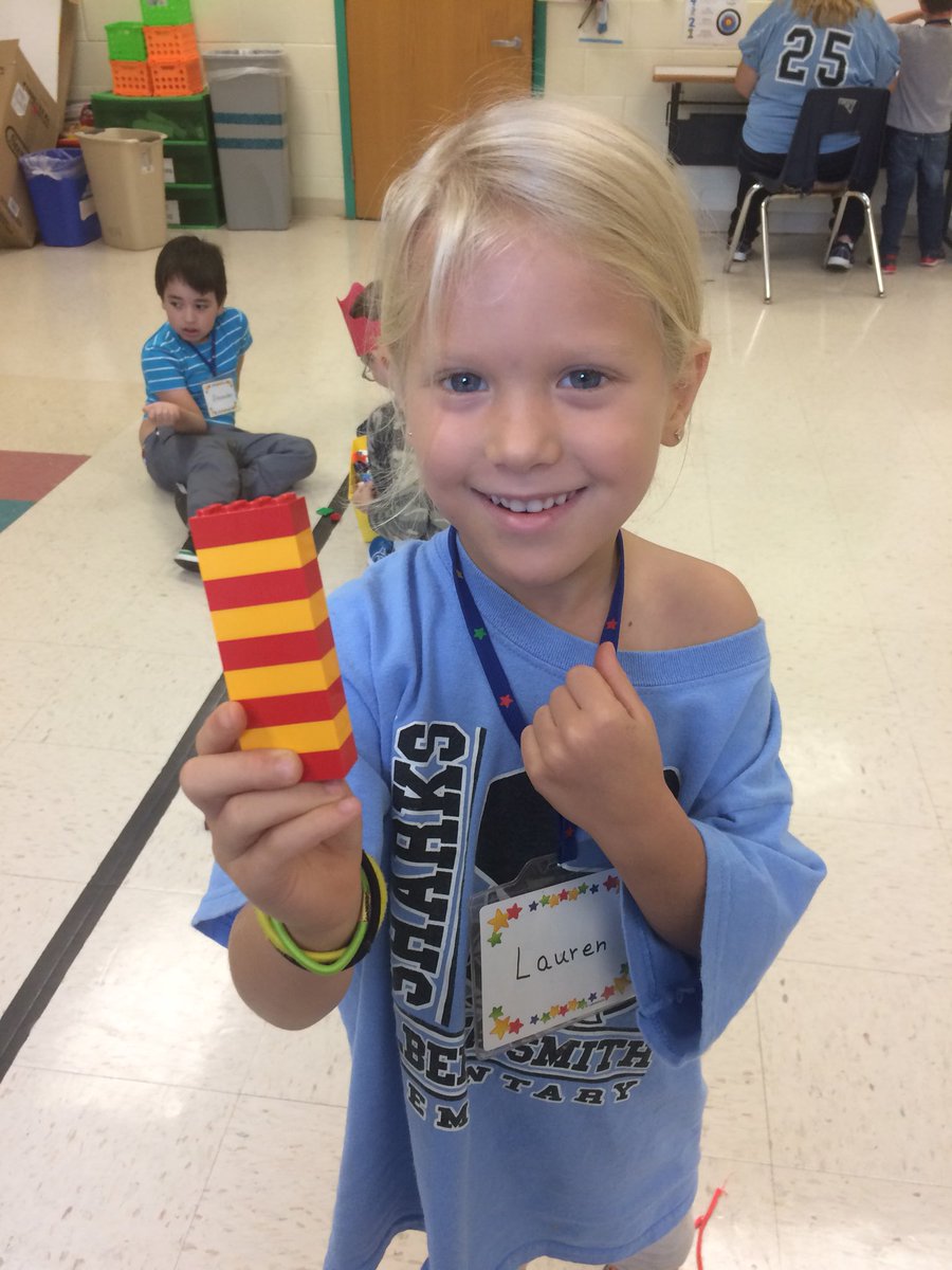 Rodgers_Edu's tweet image. Making some awesome LEGO patterns with kindergarteners!  @sharkhappenings @LEGO_Education #asesbettertogether #sharkSTEAM