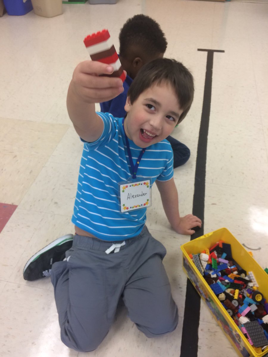 Rodgers_Edu's tweet image. Making some awesome LEGO patterns with kindergarteners!  @sharkhappenings @LEGO_Education #asesbettertogether #sharkSTEAM