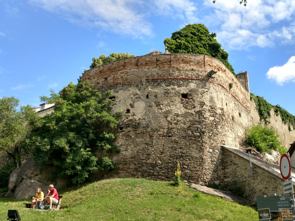 CruiseGuru's tweet image. Fairytale castles, like this one in #Durnstein #Austria, really bring history to life on a #Danube #rivercruise with @AmaWaterways