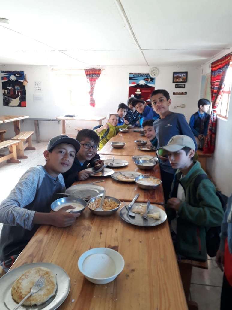 CampEcuador's tweet photo. #TeamGrade6th at #CampKurikucho thank you for all your hard work to support this community. There are not enough words to say how the school children appreciate what you did for them and how you all showed your solidarity ππ#DoSomethingAmazing @CampsInt https://t.co/7AEg9D88Ql
