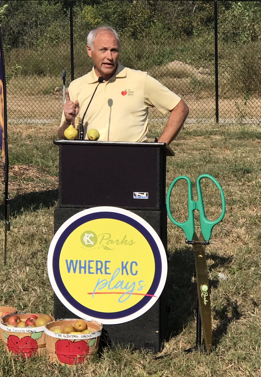 KCMOParks's tweet photo. Thank you @GivingGrove for your support of the #UrbanOrchard in Swope Park #KCParks #KCUFC https://t.co/wiv9C4vzMy