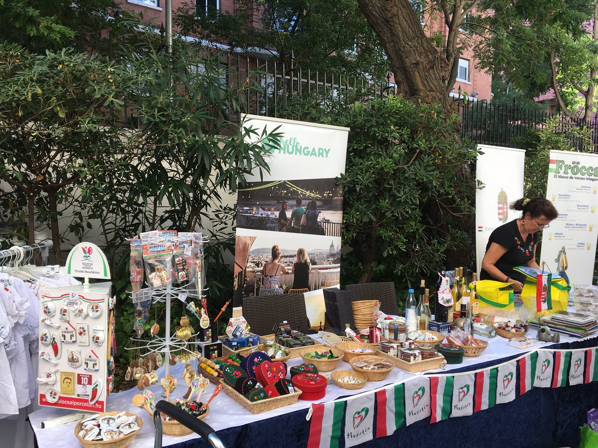 EunicSpain's tweet photo. Europa es también su cocina, sus platos típicos, sus sabores. A las 17.30h comienza en el @GIMadrid la jornada gastronómica de la III Semana Europea de las Lenguas. #DEL2018 https://t.co/7sssJ1O4Ay