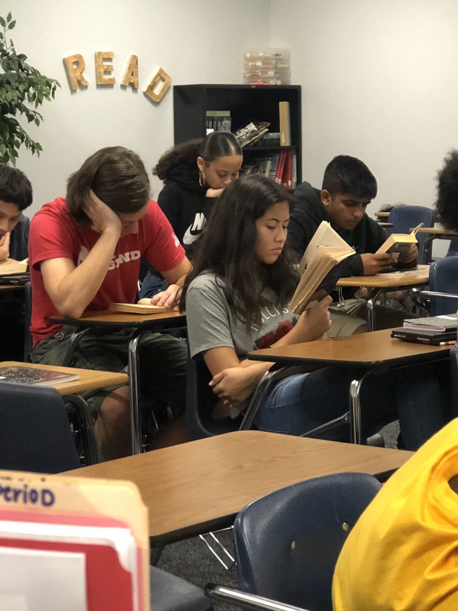 KristaGarvis's tweet photo. Time to read Choice Novels in class! @KISD_Literacy @KleinCollinsELA #kleinreads #kleinwrites #kleinELA #WDKCLT #WeAreKCollins #howKCHSrollls @KCHStigers @KleinCollins https://t.co/vKfURTA2pa