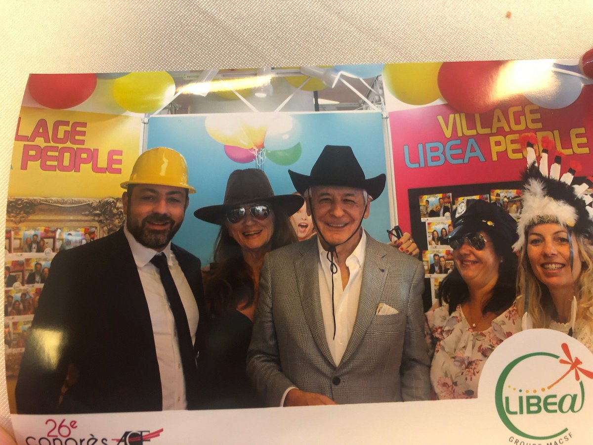 mcmidavaine1's tweet photo. #ACEANTIBES2018 La team ACE, Sandrine,  Stéphanie et Marie avec Laurent Houarner autour de Jean Jacques Uettwiller #jju2020 https://t.co/ebxPFgnFS5