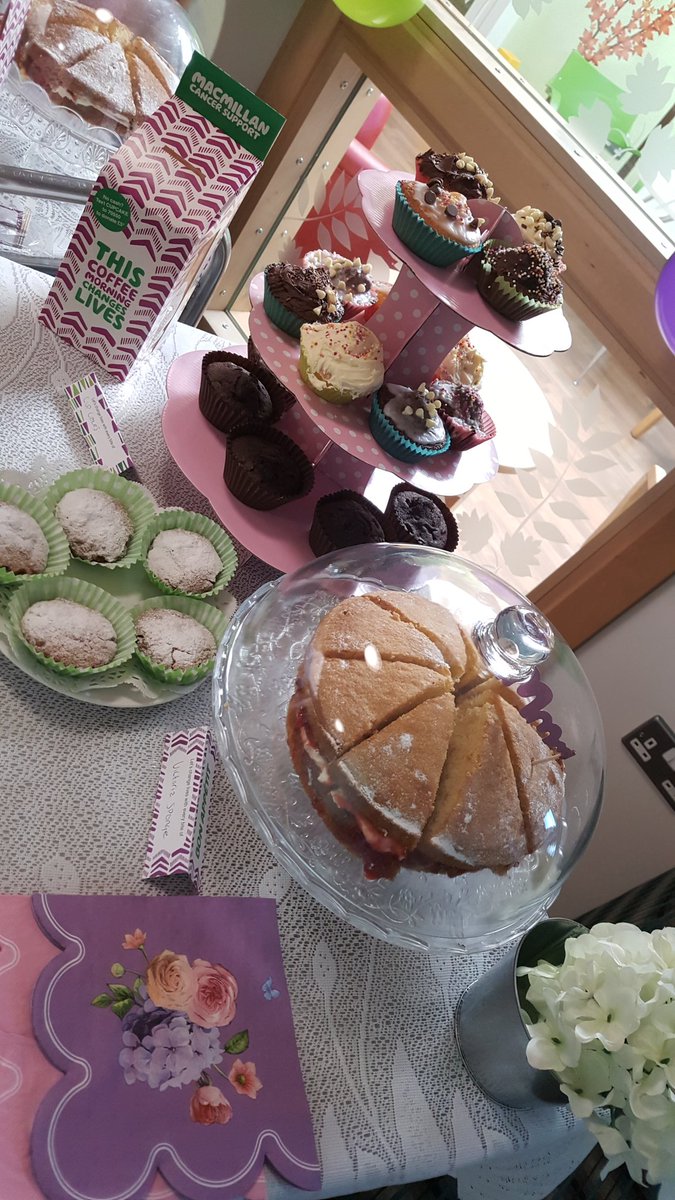 MarieTheOT's tweet photo. @CovUniOT students, staff and patients of @WorcsHealthCare new Haven helping to raise money for @macmillancoffee. #cake #placenentdiaries @clare_mcfadyen https://t.co/bgOK2ryVli