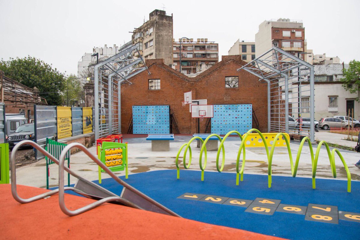horaciorlarreta's tweet photo. Inauguramos la primera etapa del Parque de la Estación, un nuevo espacio verde entre Almagro y Balvanera que fue pensado en equipo con todos los vecinos y vecinas del barrio. Un ejemplo más de que cuando trabajamos juntos logramos grandes cosas. https://t.co/tWknBhnrtS
