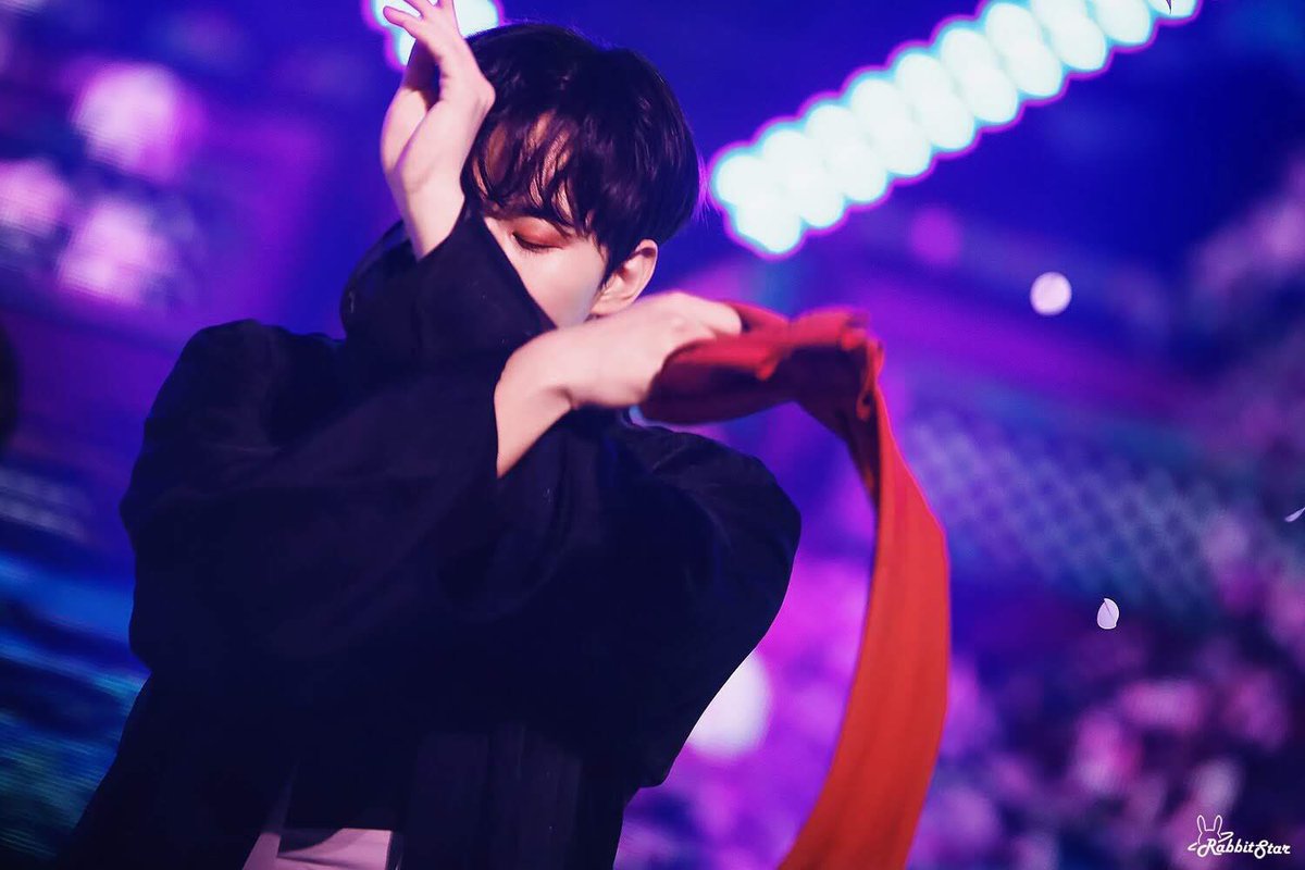 sebindean's tweet photo. happy birthday b, continue to live well

#HAPPYHONGBINDAY #HAPPYKONGDAY https://t.co/nD6wduf1qL