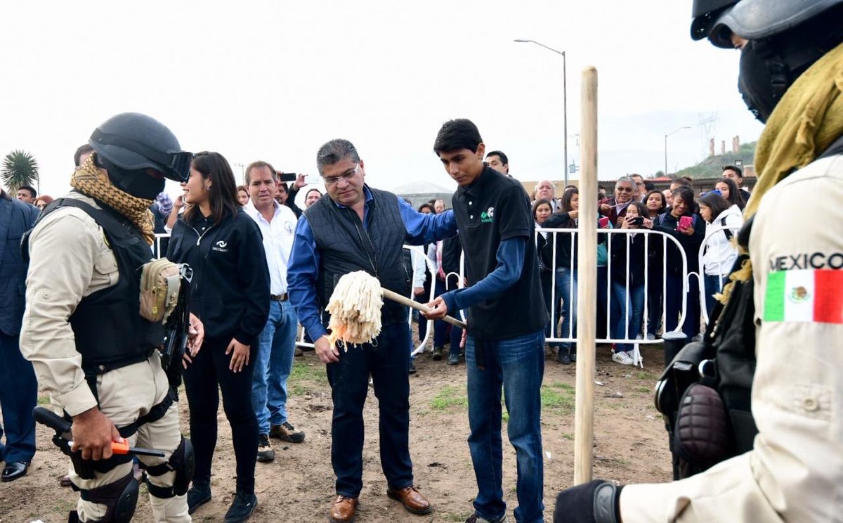 mrikelme's tweet photo. Hoy en #Saltillo, llevamos a cabo la Incineración de Enervantes y Destrucción de Objetos del Delito en colaboración con los tres órdenes de gobierno. Juntos, seguimos trabajando para evitar que la droga llegue a nuestras familias y jóvenes de #Coahuila #FuerteCoahuilaEs https://t.co/ivshKcGXI4