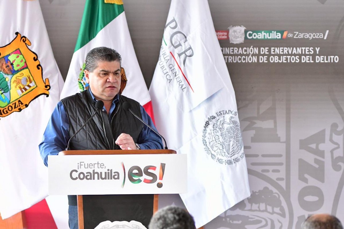 mrikelme's tweet photo. Hoy en #Saltillo, llevamos a cabo la Incineración de Enervantes y Destrucción de Objetos del Delito en colaboración con los tres órdenes de gobierno. Juntos, seguimos trabajando para evitar que la droga llegue a nuestras familias y jóvenes de #Coahuila #FuerteCoahuilaEs https://t.co/ivshKcGXI4