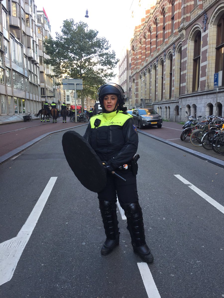 Enzo Rossi Don T Cry When We Hit You That Loosely Translated Is What This Policewoman Said To Us While We Were Just Standing There Rethinkuva Folia Pch T Co 12wp6m6j04