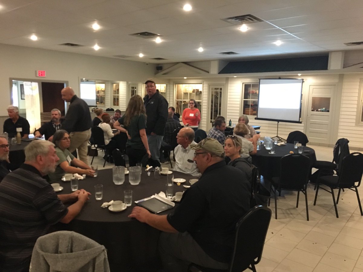 AMacD_UGuelph's tweet photo. Farm tour and workshop on ALUS Canada farms - Elgin County Ontario. Growing ecosystem services on marginal lands. Totally inspiring @ALUSCanada @ALUSNorfolk @aluselgin @MacD_EcologyLab @BiRNUofG https://t.co/FyFBB7X22G