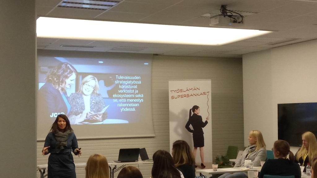 Strategiatyössä verkostot tulevat korostumaan entistä enemmän - Irene Lamberg, Työelämän supersankarit kiertueella #menestystehdäänyhdessä #verkostot #työelämä #työelämänsupersankarit #ilmarinen #jcifi #jcifi2018