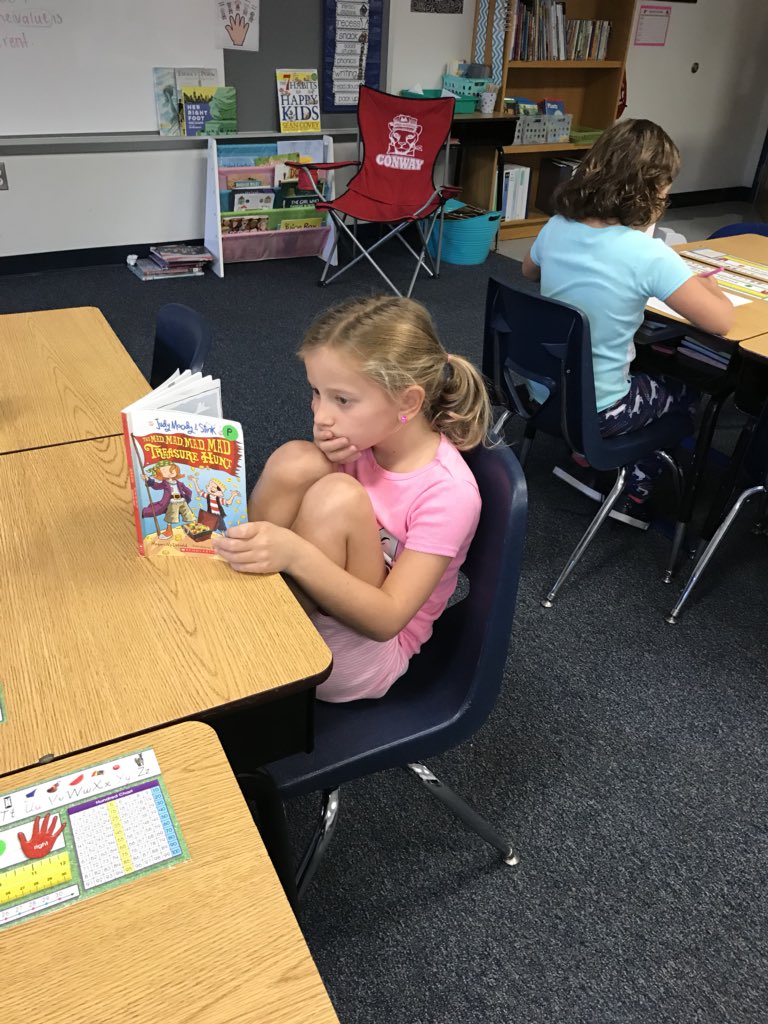 conwayelemsch's tweet photo. Building our reading stamina in Team Galbraith’s class.  #Conwayleaders https://t.co/oFs1O20ZqP