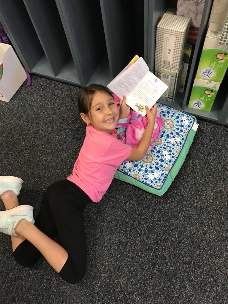 conwayelemsch's tweet photo. Building our reading stamina in Team Galbraith’s class.  #Conwayleaders https://t.co/oFs1O20ZqP