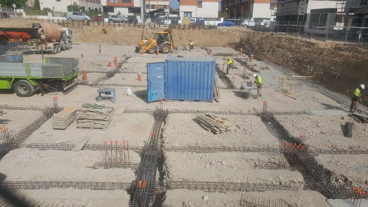 Nueva obra 🏗️
Iniciamos la cimentación para 22 viviendas unifamiliares 🏠 en #Burgos de la mano de Constructora Edhinor para <a href="/AltamiraInm/">Altamira Inmuebles 🏡</a>