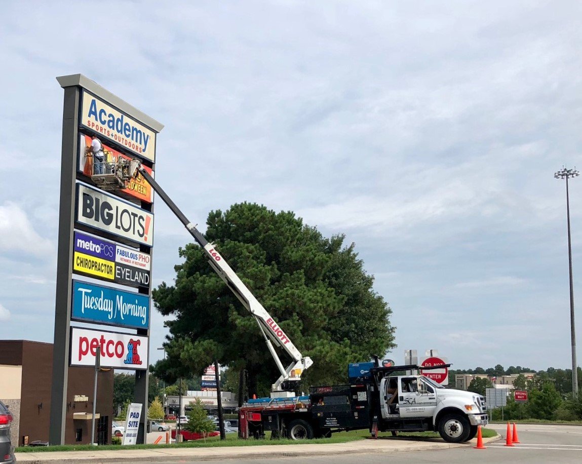 SCA_Sign_Group's tweet image. When you can't find the sunshine, BE the sunshine. Our teams are VERY good at timing rain, since Sept. and Oct. in Houston are known for it. Spirit Halloween signs and clings going up all over the Houston area! #spirithalloween #welovesigns #signinstaller #scasigngroup #friyay
