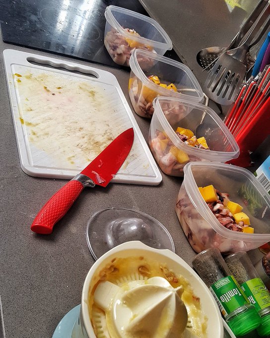 Vamos preparando la cena de todo el finde, hay que ahorrar tiempo... #diet #ceviche #fitness #fitnessmotivation<a href="/tag/fitness"class="tags"><span>#fitness</span></a><a href="/tag/diet"class="tags"><span>#diet</span></a><a href="/tag/fitnessmotivation"class="tags"><span>#fitnessmotivation</span></a><a href="/tag/ceviche"class="tags"><span>#ceviche</span></a><a href="/tag/e"class="tags"><span>#e</span></a>