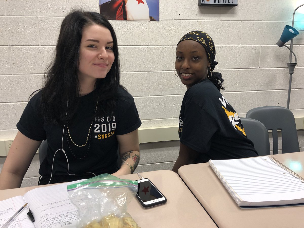bahaar_ete's tweet photo. #fhsHOCO2018 https://t.co/jpp6Z5fVoG