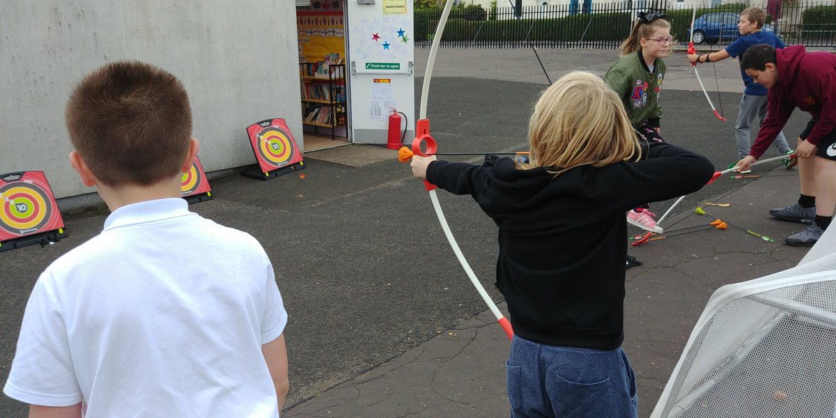 StMargaretsJoh1's tweet photo. P7 made sure European School Sports Day #essd #essdsco #essd2018 hit the target by choosing archery and learning about @ArcheryEuropeEN Championship 2018 hosts Poland to #BeActive @EuSport #EuropeanWeekOfSport https://t.co/ItdC1uVud6